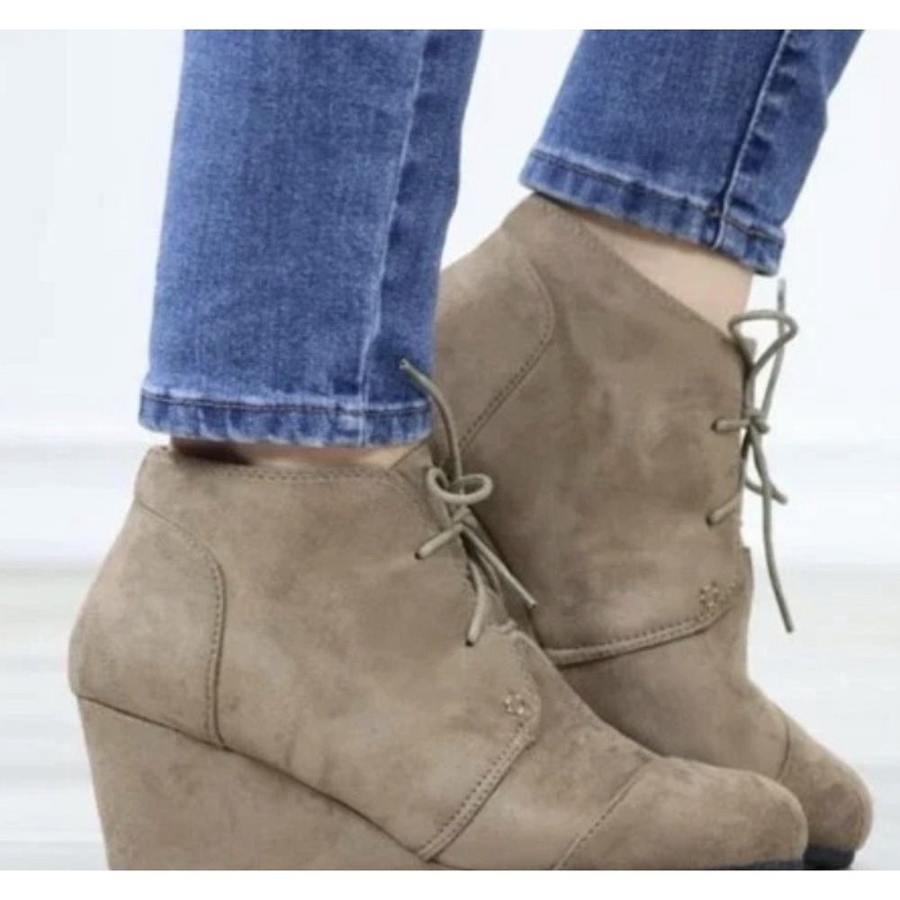 Toms Women's Desert Wedge Booties Tan Taupe Suede Ankle Boots‎ Lace Up Size 6.5